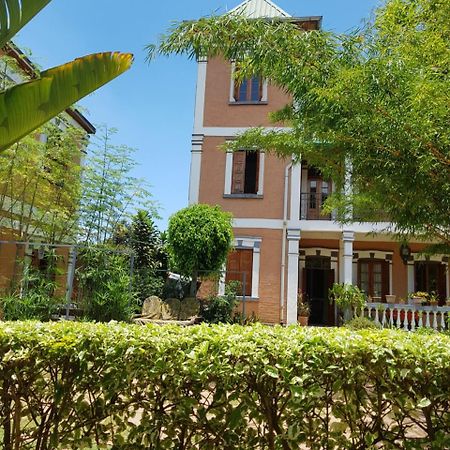 Meva Guesthouse أنتاناناريفو المظهر الخارجي الصورة