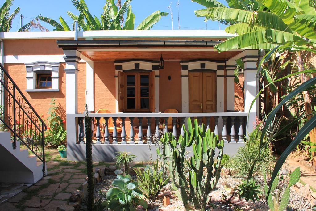 Meva Guesthouse أنتاناناريفو المظهر الخارجي الصورة