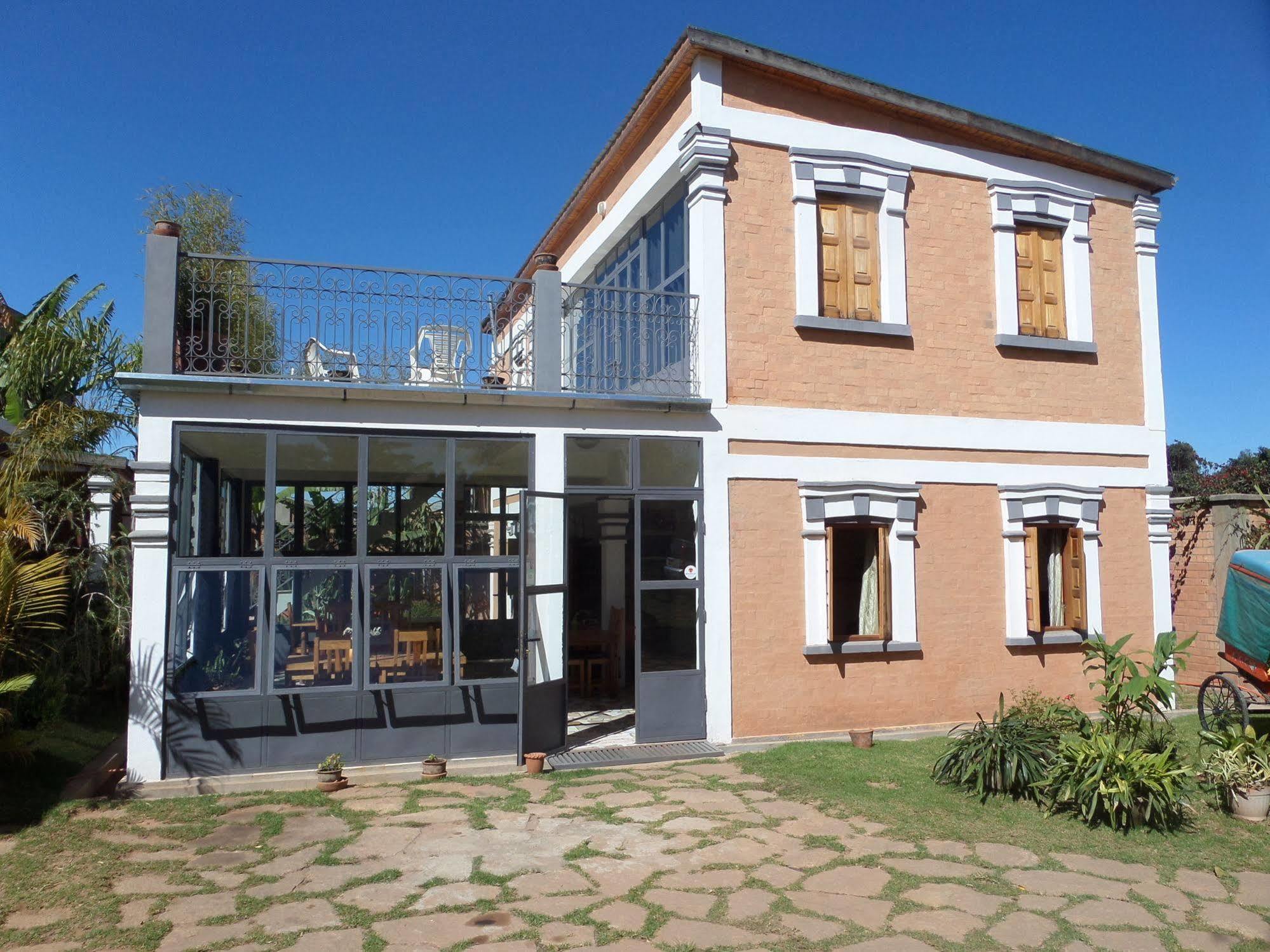 Meva Guesthouse أنتاناناريفو المظهر الخارجي الصورة