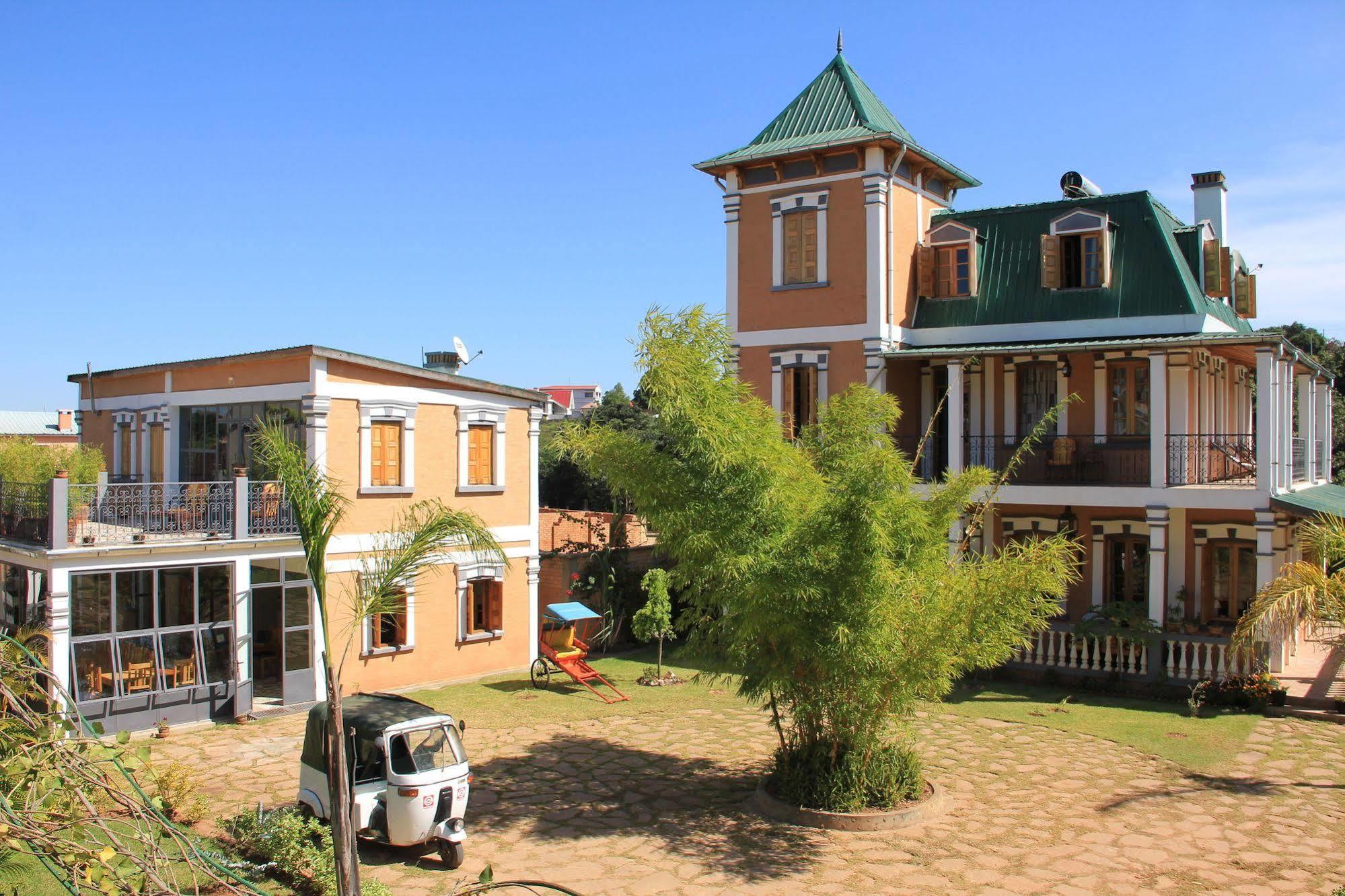 Meva Guesthouse أنتاناناريفو المظهر الخارجي الصورة