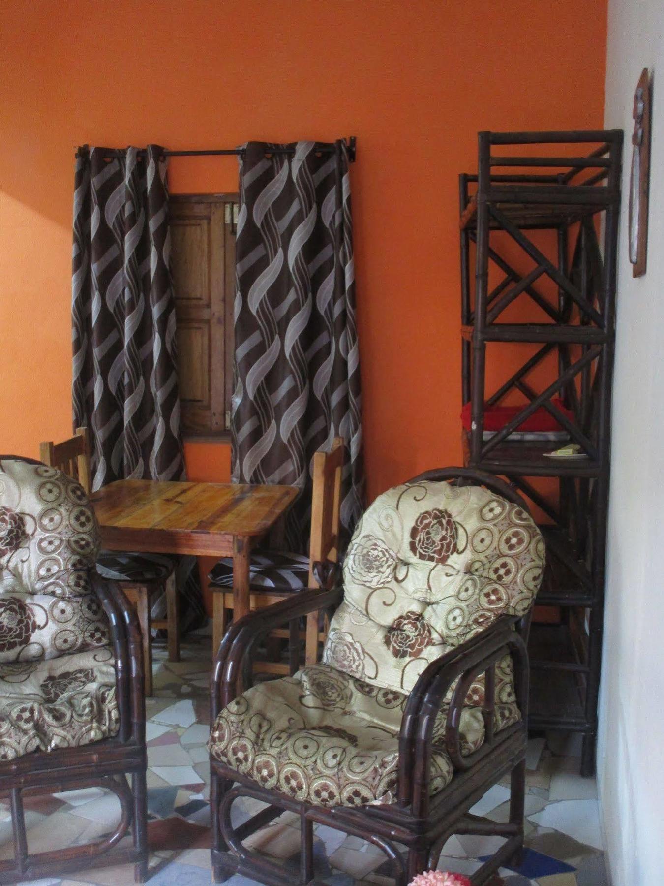 Meva Guesthouse أنتاناناريفو المظهر الخارجي الصورة