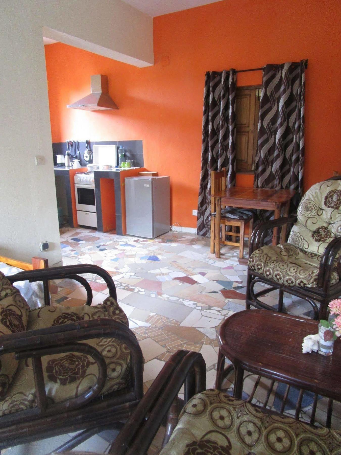 Meva Guesthouse أنتاناناريفو المظهر الخارجي الصورة
