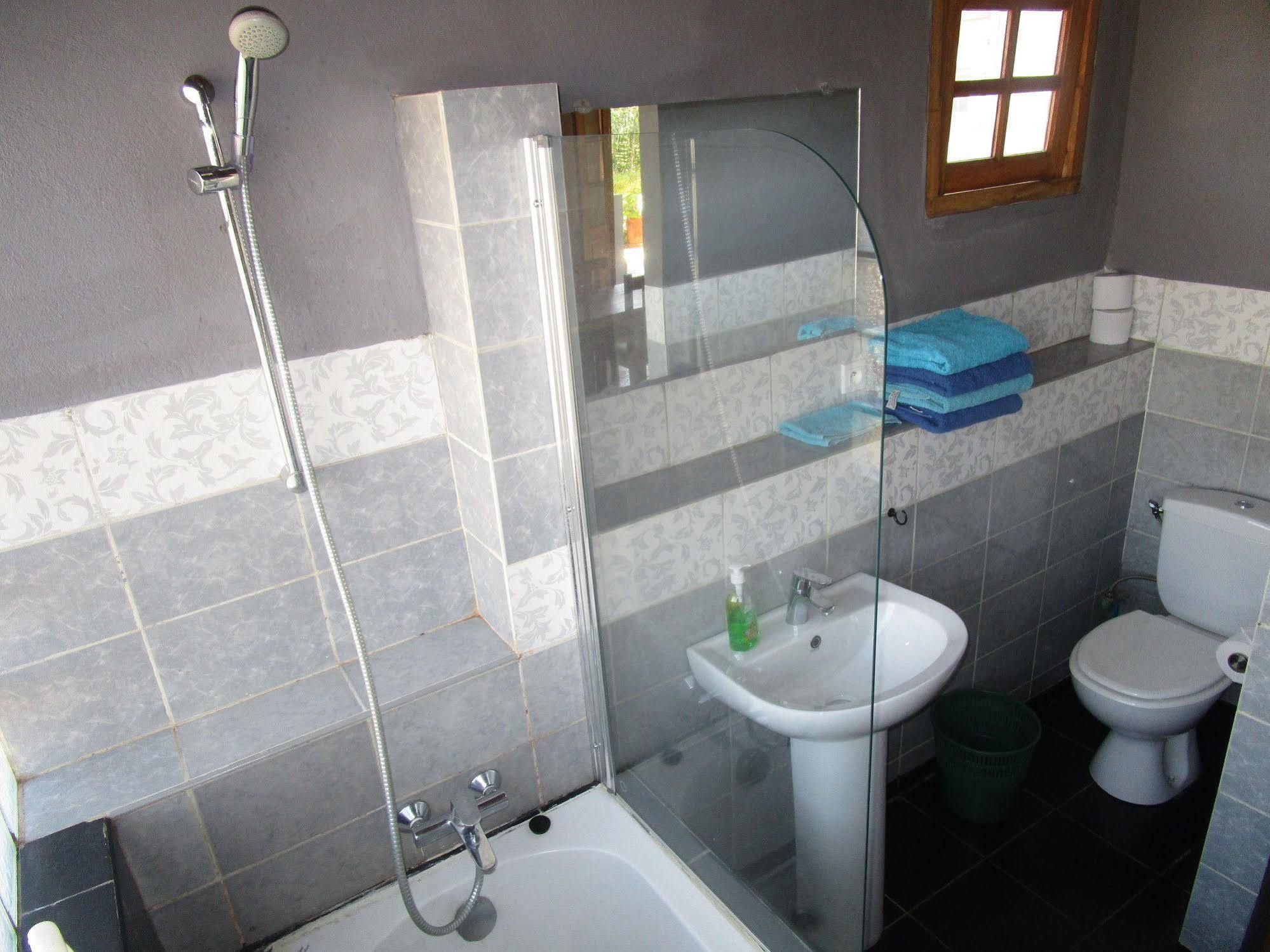 Meva Guesthouse أنتاناناريفو المظهر الخارجي الصورة