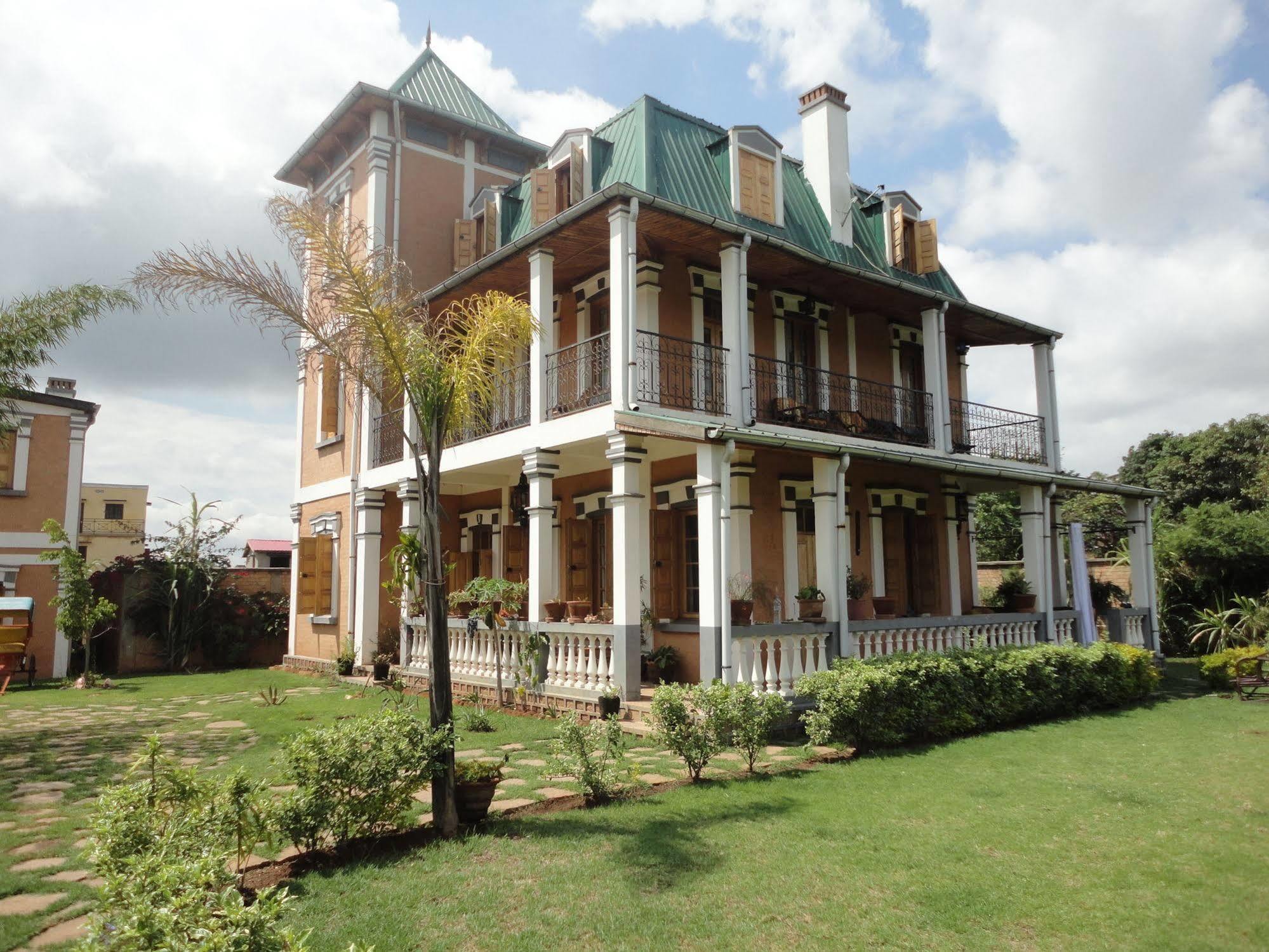 Meva Guesthouse أنتاناناريفو المظهر الخارجي الصورة