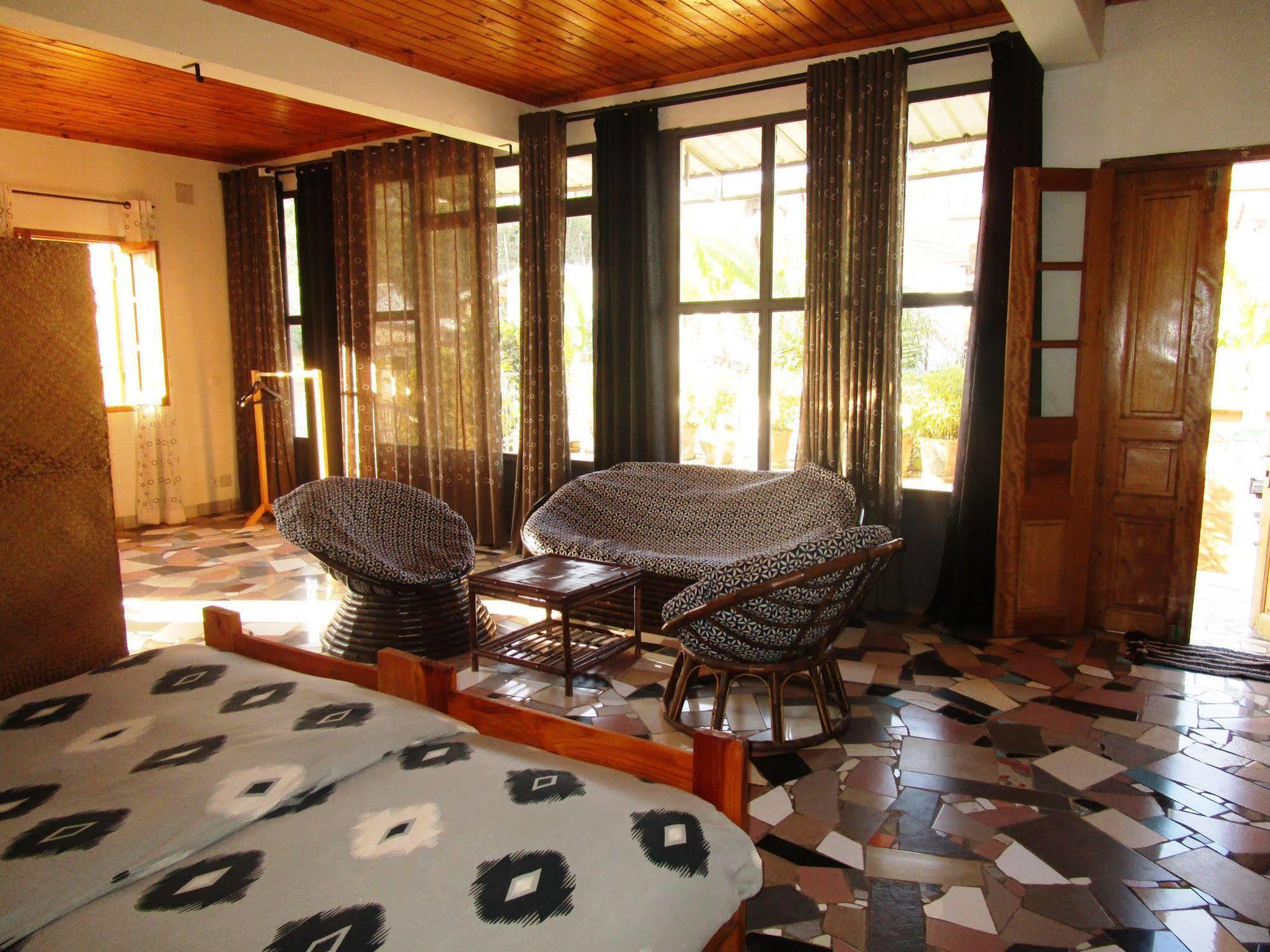 Meva Guesthouse أنتاناناريفو المظهر الخارجي الصورة