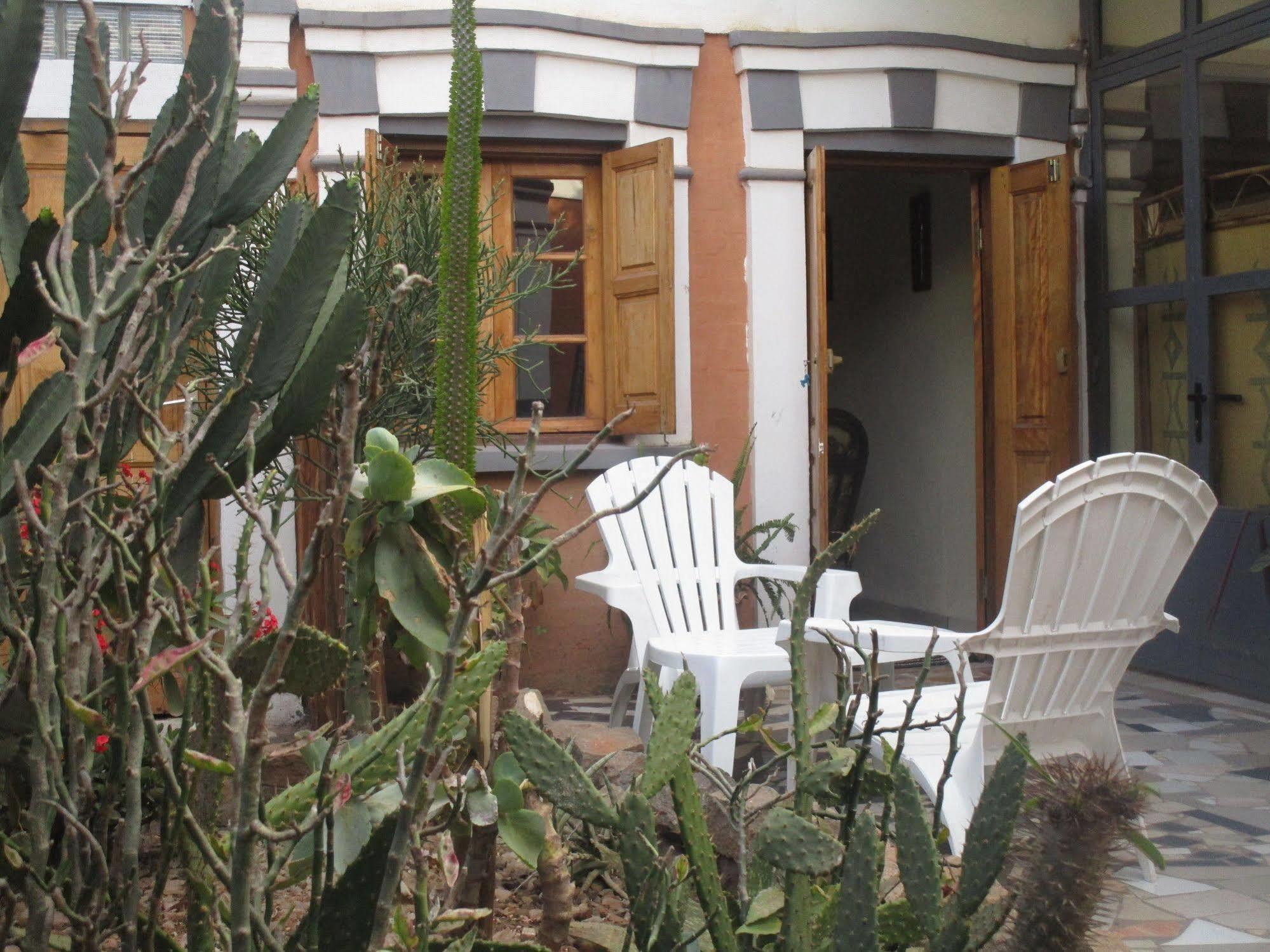 Meva Guesthouse أنتاناناريفو المظهر الخارجي الصورة
