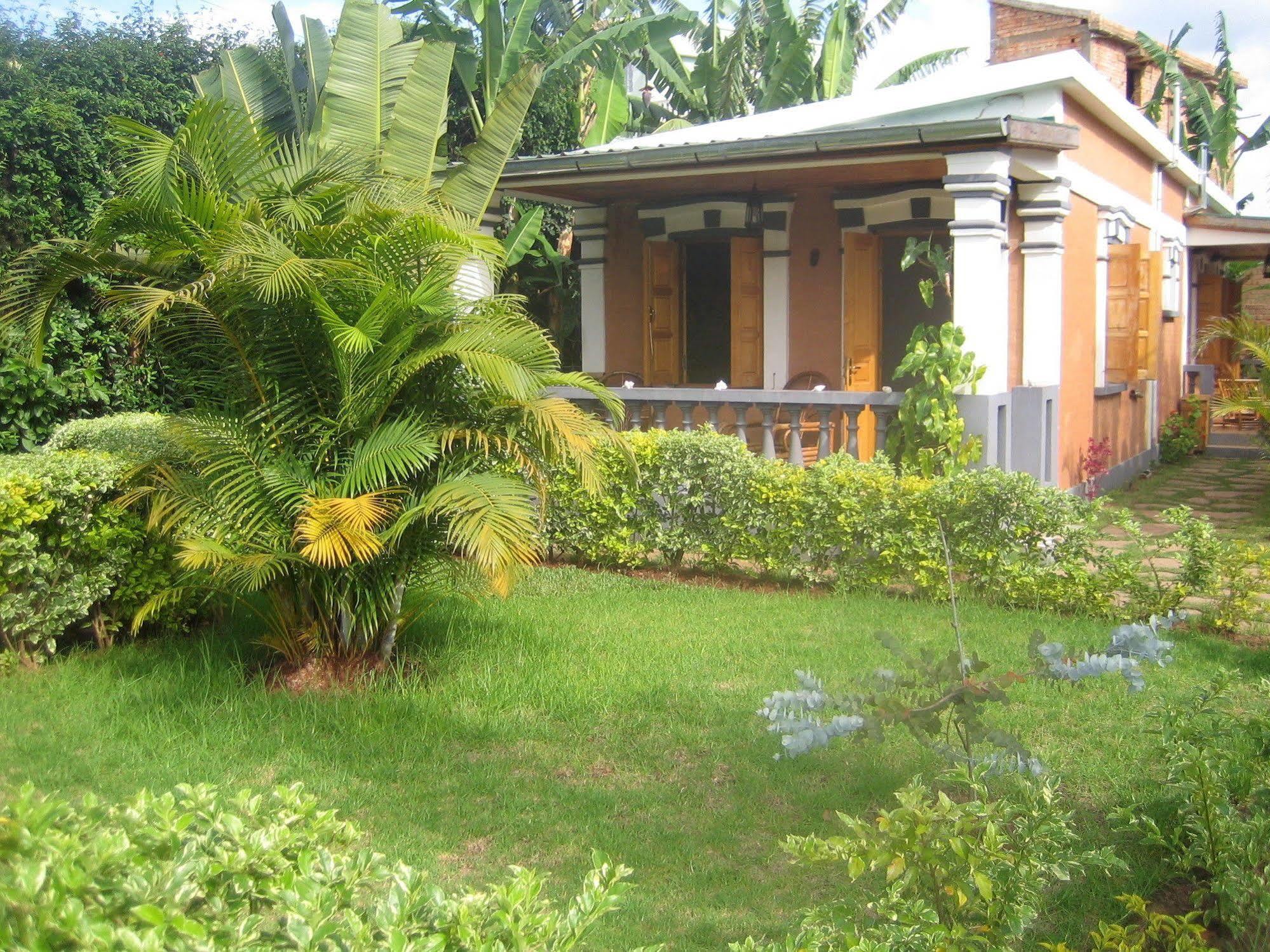 Meva Guesthouse أنتاناناريفو المظهر الخارجي الصورة