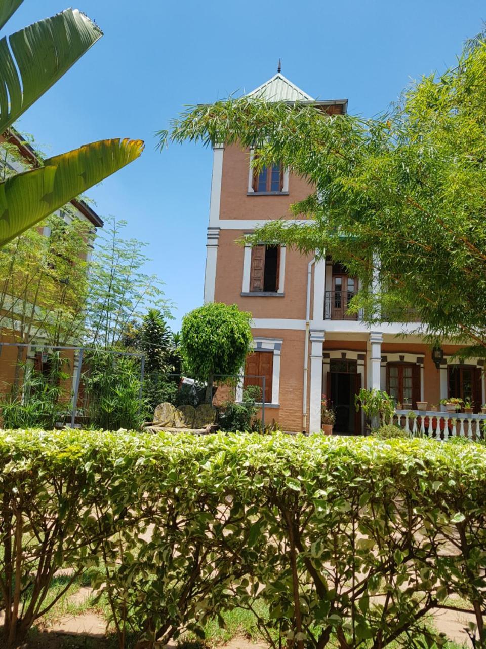 Meva Guesthouse أنتاناناريفو المظهر الخارجي الصورة
